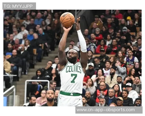 杰伦布朗左腿筋紧张状态不明绿军官方宣布回归存疑